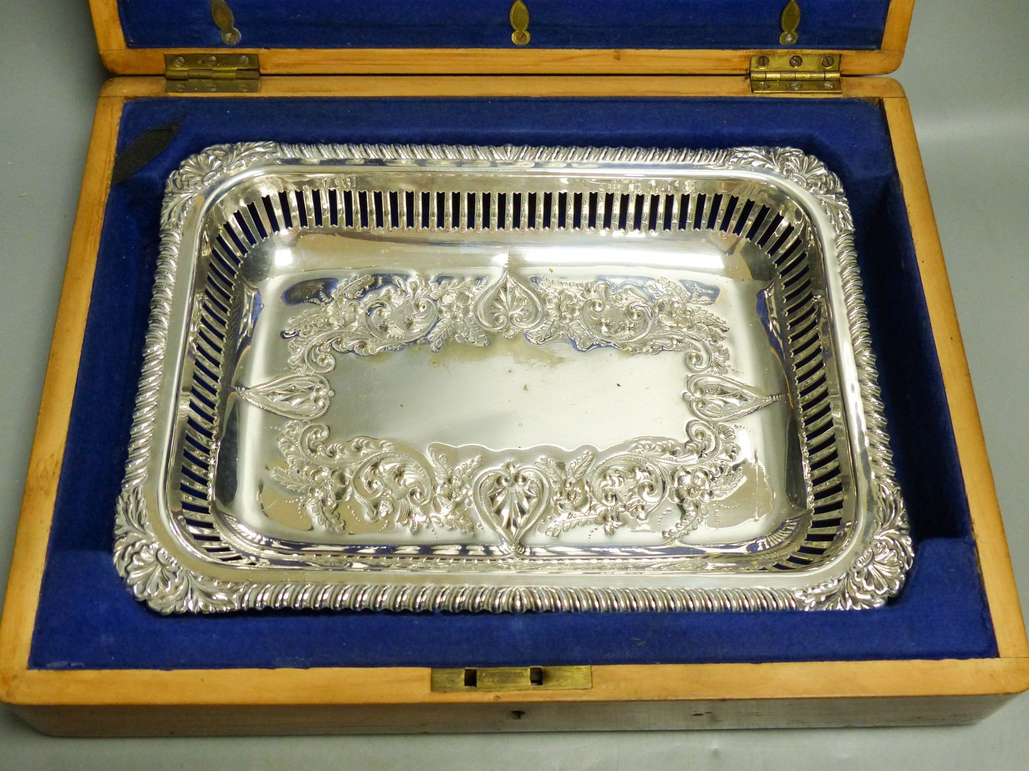 A mahogany cased silver plated dessert set